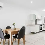 Nerang To Surf - Riverside Escape Near Paradise Buzz