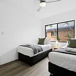 Nerang To Surf - Riverside Escape Near Paradise Buzz