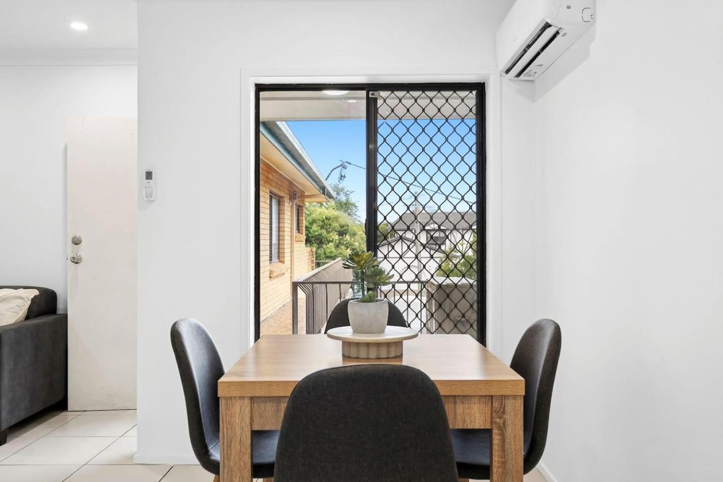 Apartment Nerang To Surf - Riverside Escape Near Paradise Buzz *
